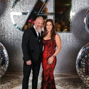 2025 Zola Keller Fort Lauderdale Boutique Elegant Red and Black formal gown!